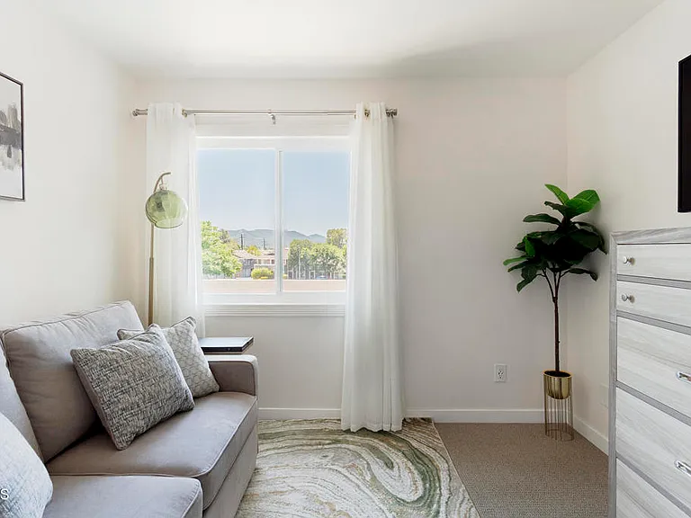 1340 E Hillcrest Dr #6 — Photo 11