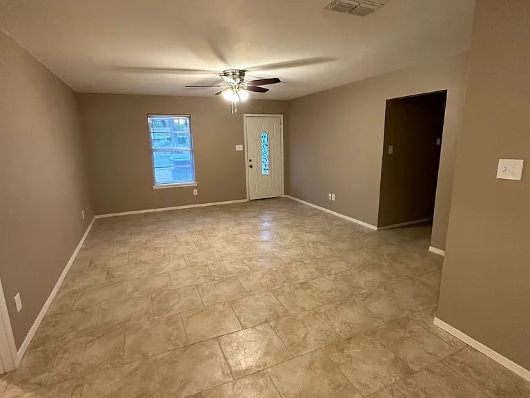 1906 Guinn Dr — Photo 7