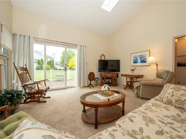 17 Niagara Shore Dr #17, Tonawanda, NY 14150