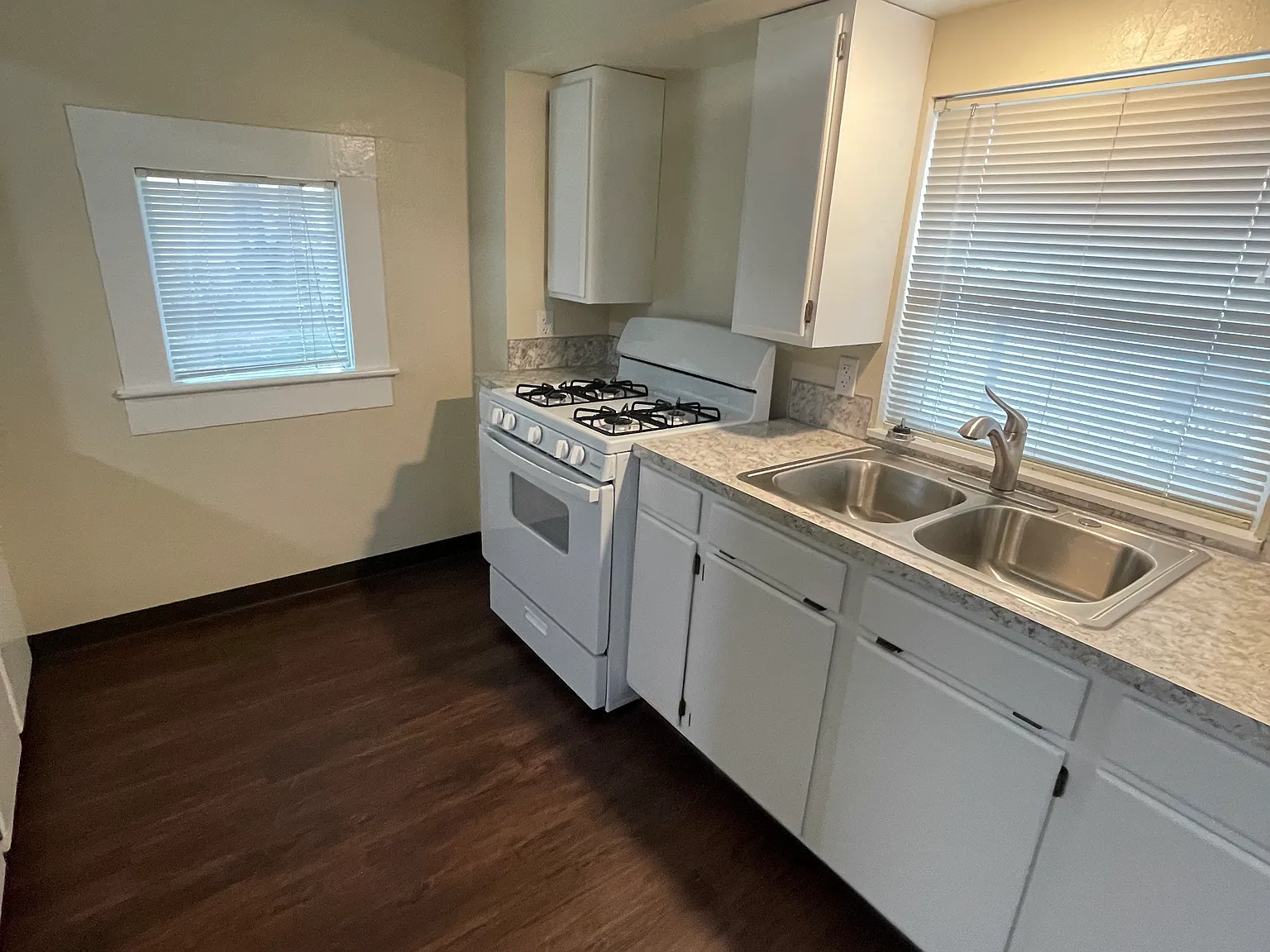 3 bed, $2,695 — Photo 3