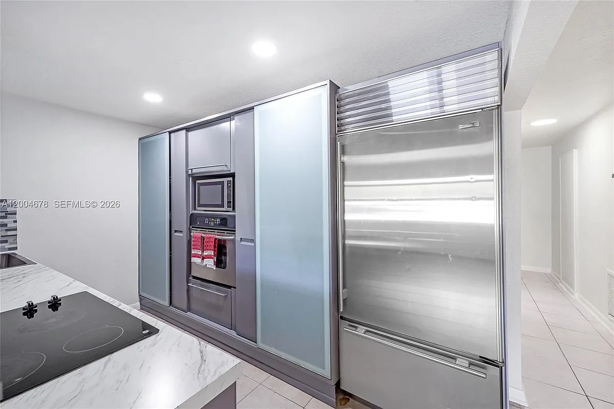 Building Photo - 543 SW 61st Ter #1