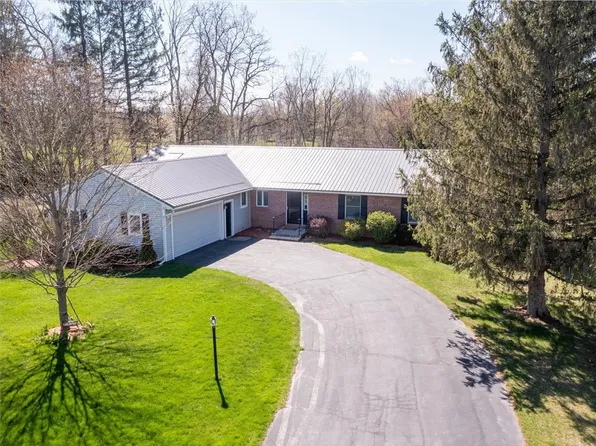 1275 Mary Dr, Macedon, NY 14502