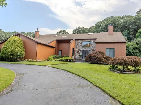 100 W Farm Drive, Melville, NY 11747