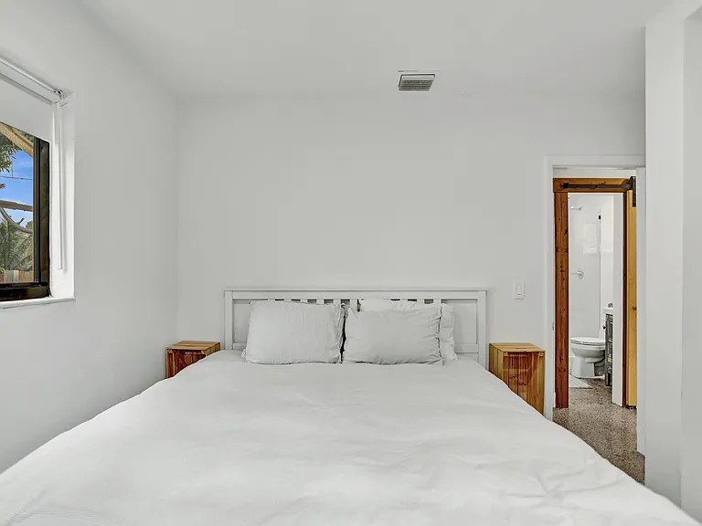 4030 SW 33rd St — Photo 30