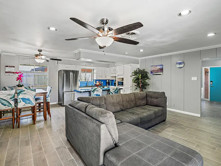 1642 W Manor Dr — Photo 14