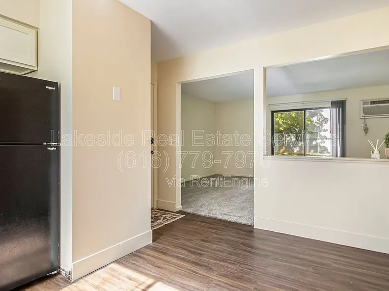 Maple Leaf Apartments — Photo 51