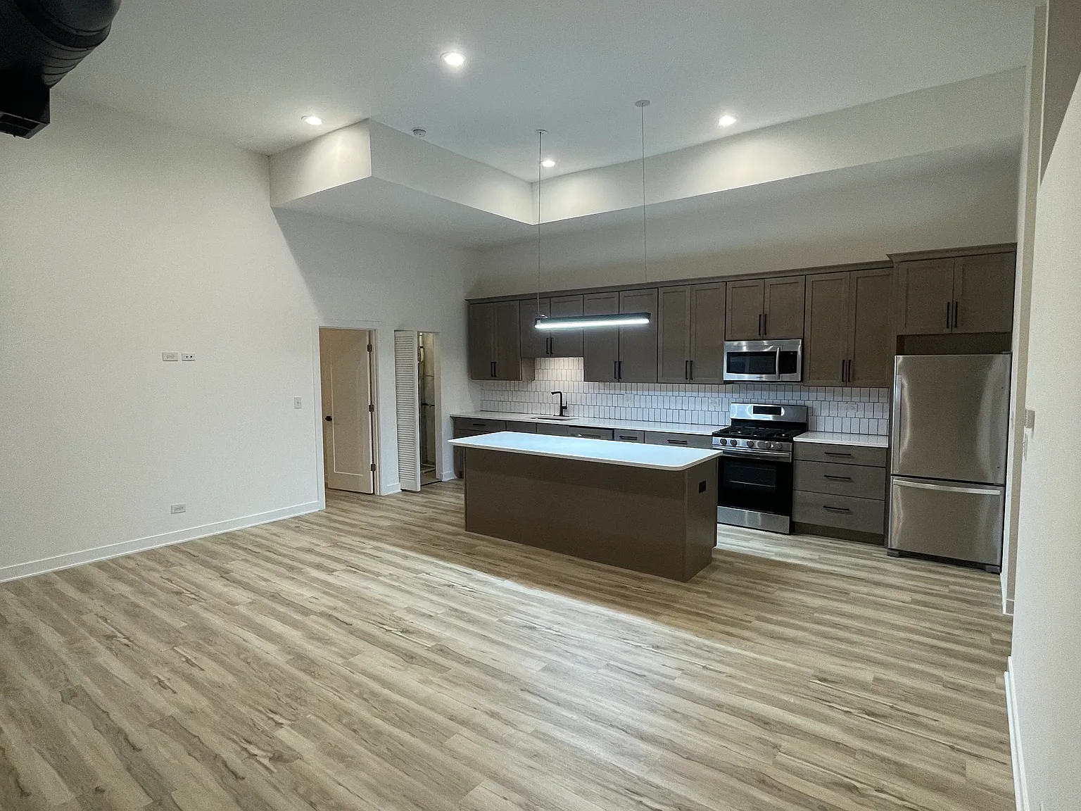 2 bed, 950 sqft, $2,150 — Photo 3