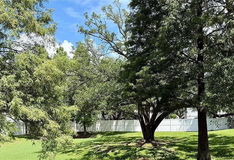 3146 Bayshore Oaks Dr — Photo 16