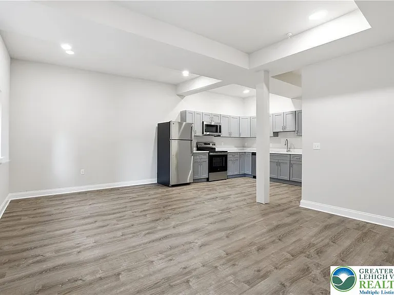 109 S Centre St #3 — Photo 5