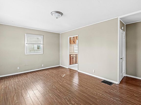 3rd image of 841 S Albert Ave