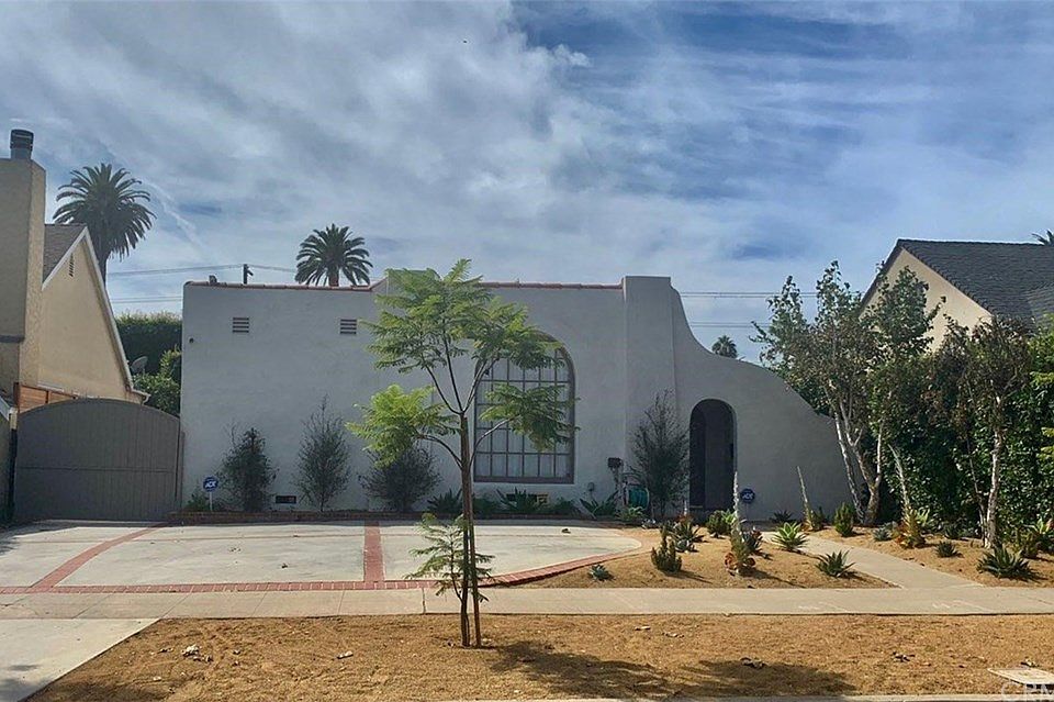 1st image of 2243 Veteran Ave