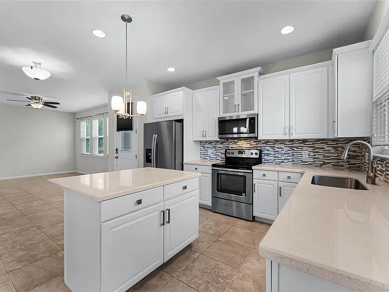 3733 Brighton Park Cir — Photo 8