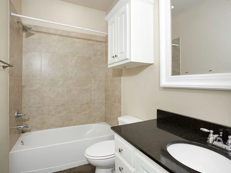 4600 Gloster St — Photo 12