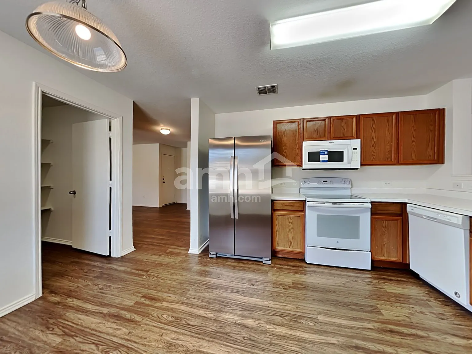 4 bed, 2.0 bath, 1941 sqft, $2,225 — Photo 3