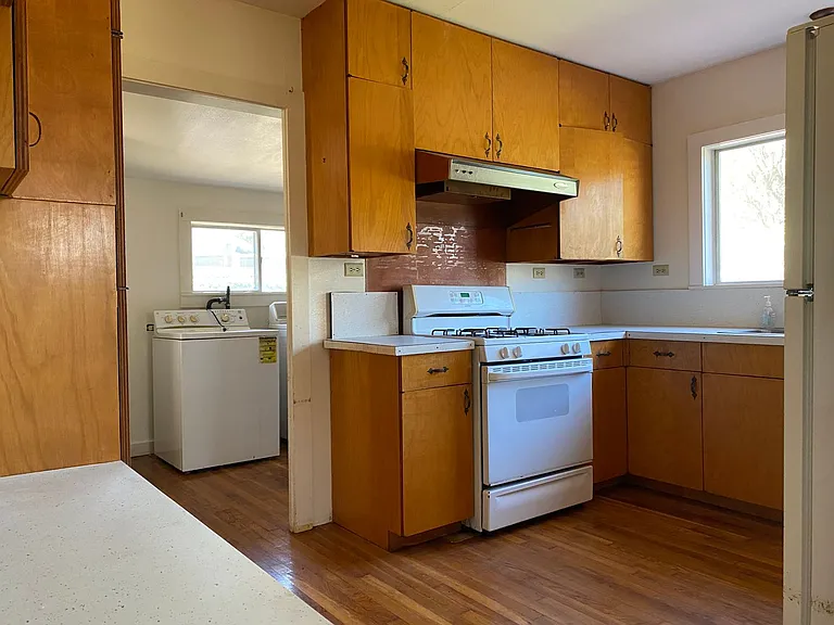 933 Beck St — Photo 17