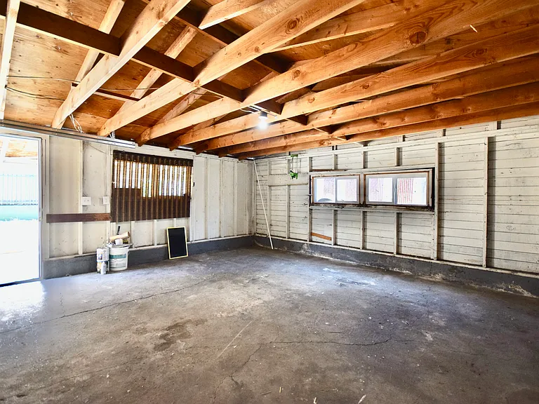 5841 NE 18th Ave — Photo 90
