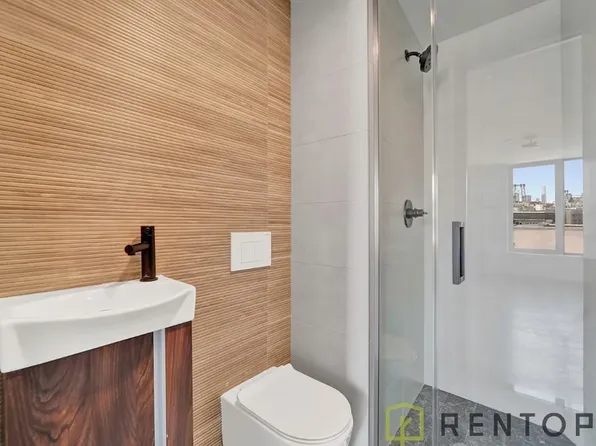 475 Grand Street image 7 of 11