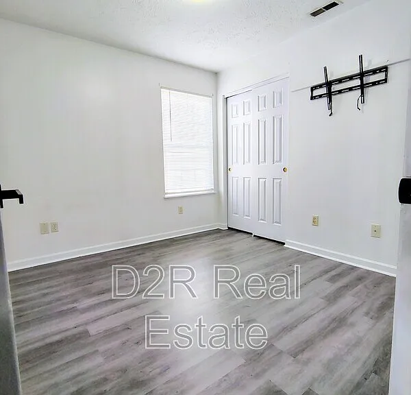 1095 Taurus Ln — Photo 12