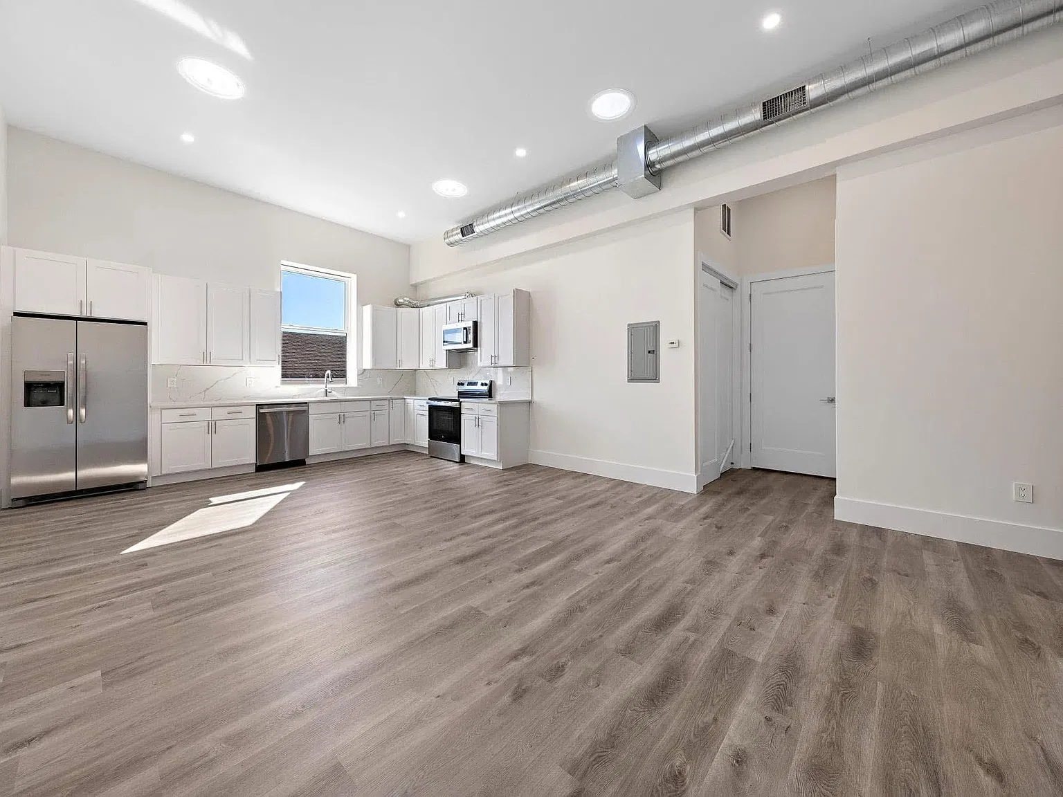 2 bed, 2.0 bath, 1000 sqft, $3,100 — Photo 2