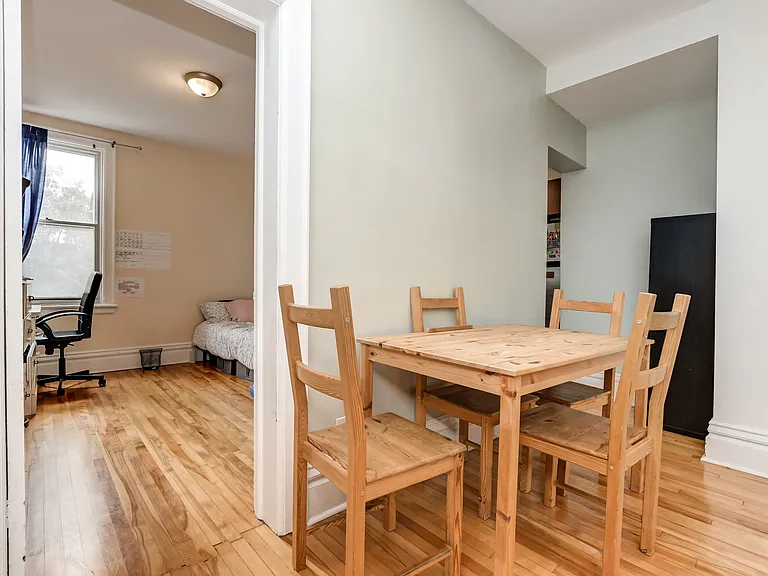 1074 Gladstone Ave — Photo 10