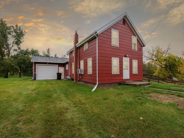 106 Tiger Dr, Hudson, MI 49247