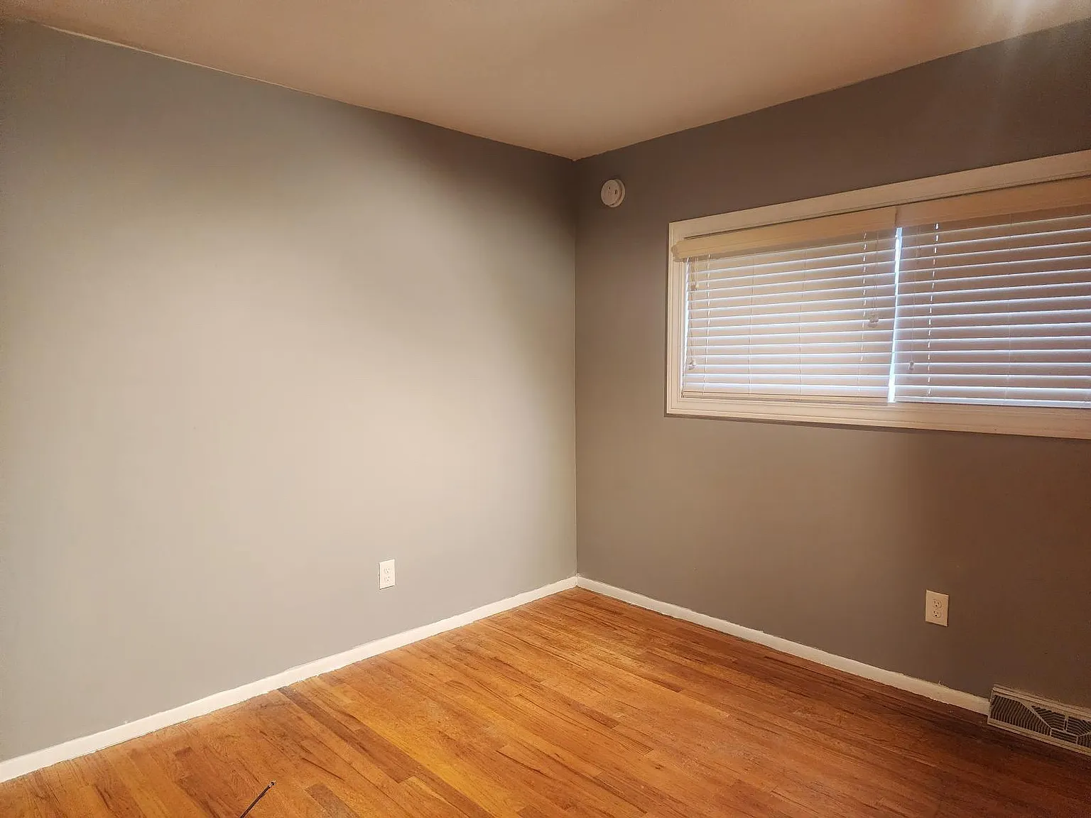 3 bed, 1430 sqft, $2,100 — Photo 4