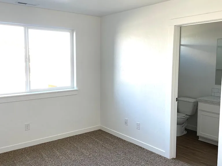 5500 Cherry Ln — Photo 16