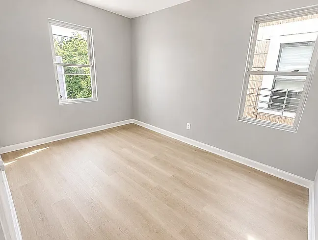 354 11th Ave — Photo 3
