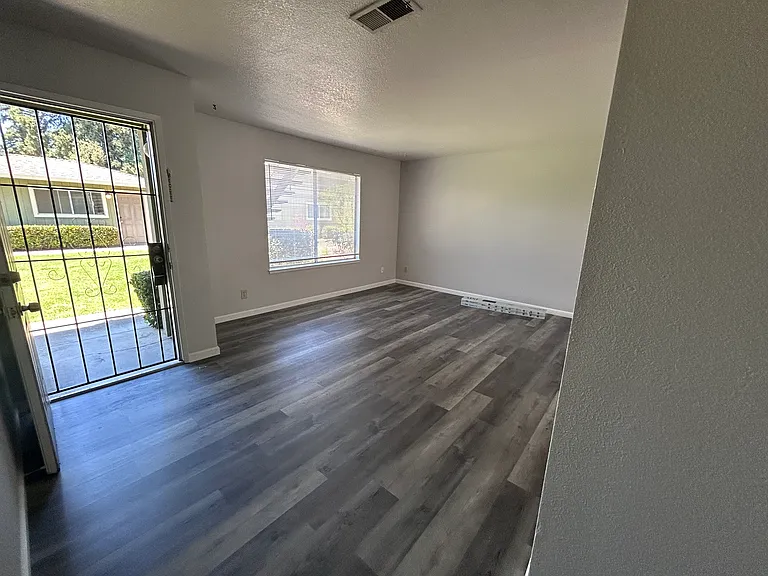 1741 W Lockeford St #3 — Photo 9