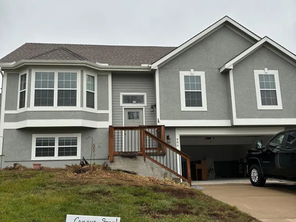406 Killarney Ln, Smithville, MO 64089