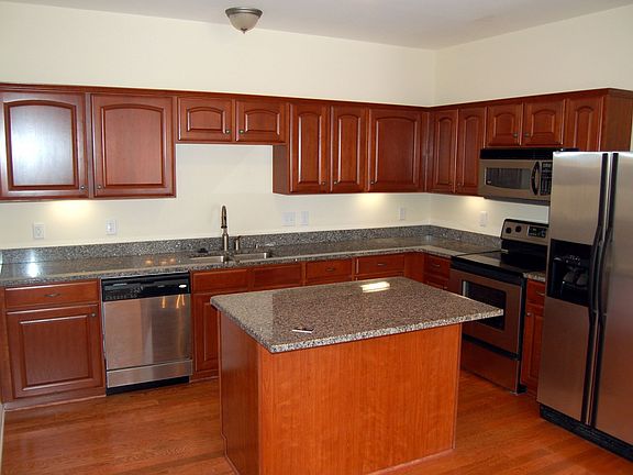 This 18X13 Kitchen includes Granite Counters, SS Appliances 