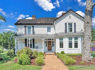 327 N Broad St, Salem, VA 24153