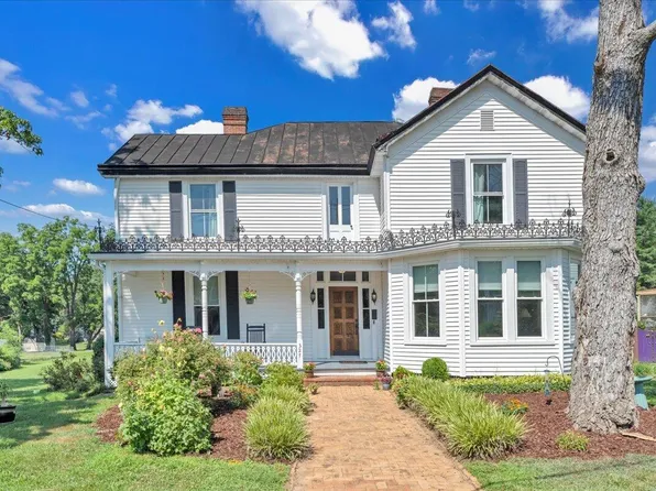 327 N Broad St, Salem, VA 24153