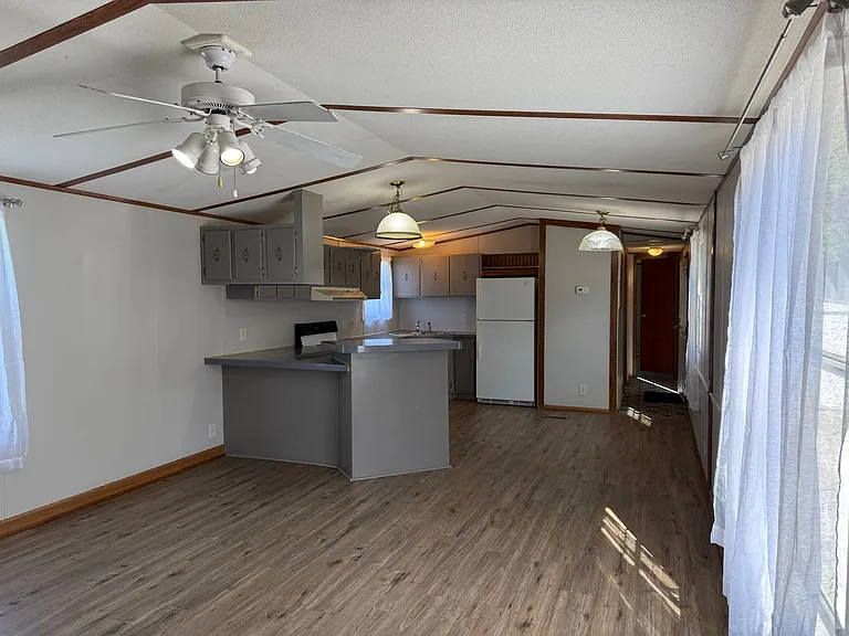 2471 Albany Dr — Photo 8