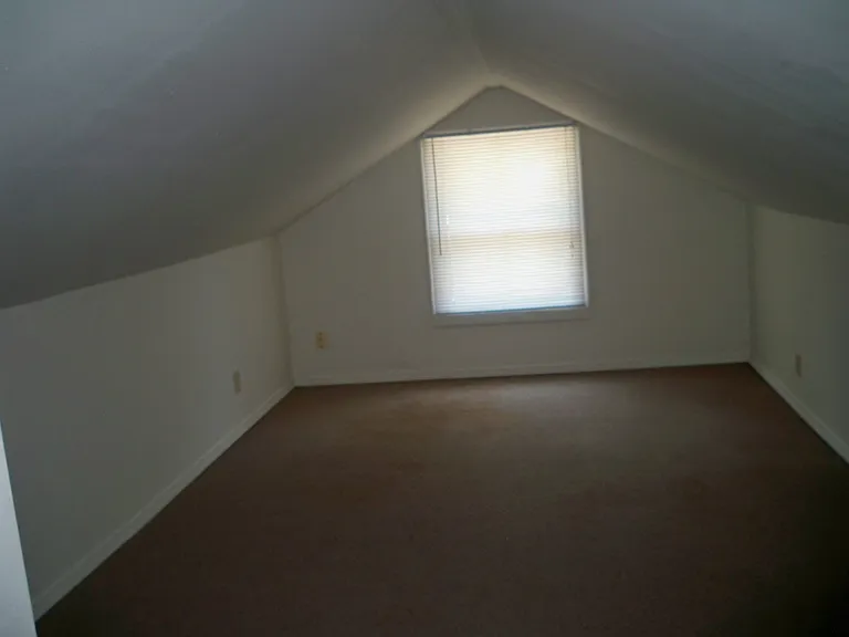 321 W Cedar St — Photo 12