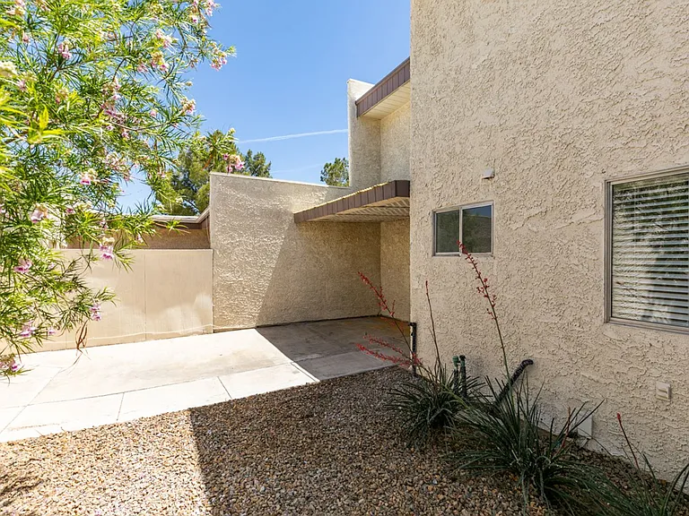 784 Anne Ln — Photo 4