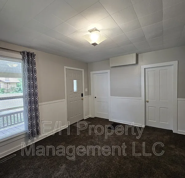 322 N Park Ave — Photo 9