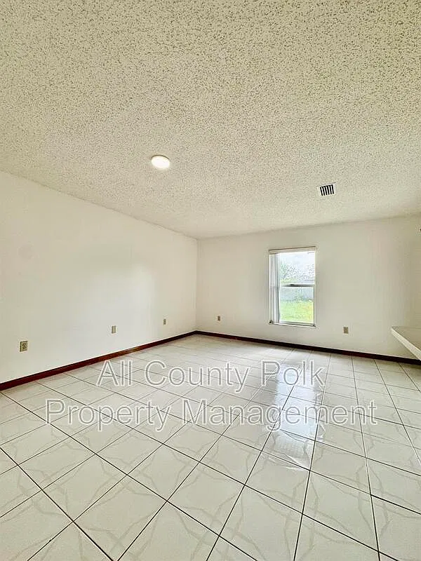 3 bed, 2.0 bath, 1577 sqft, $2,195 — Photo 3