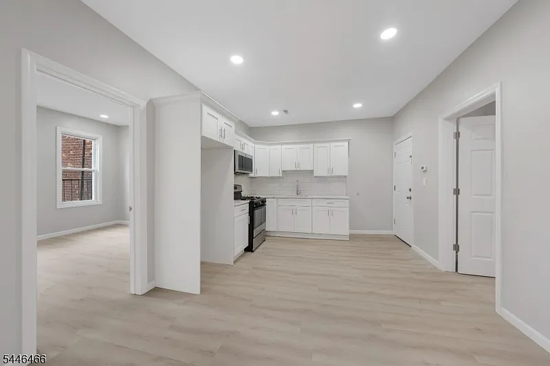 3 bed, 1.0 bath, $2,500 — Photo 1