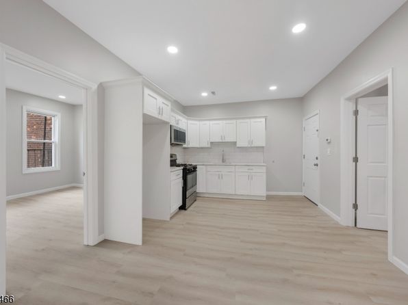59 Henry St # C1, Passaic, NJ 07055 – 3-bedroom rental in Passaic