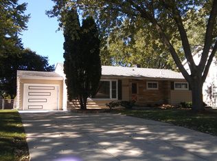 11119 Lincoln St, Huntley, IL 60142
