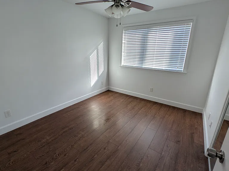 1221 Fordham Ave — Photo 12
