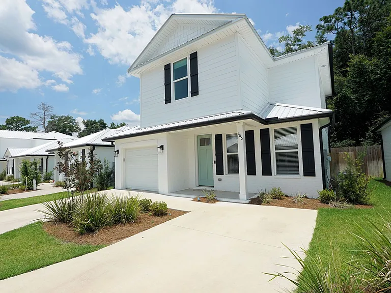 106 Penny Ln — Photo 1