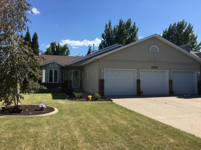 2708 38 1/2 Ave S, Fargo, ND, 58104