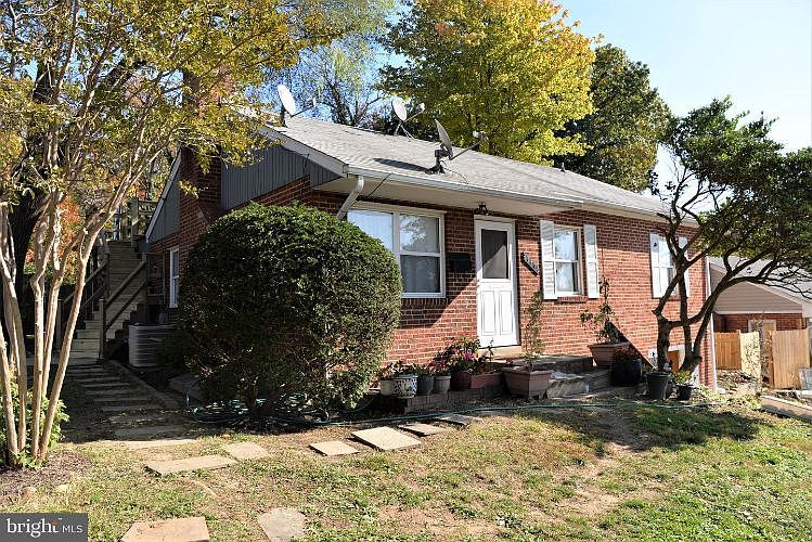 1st image of 931 S Wakefield St