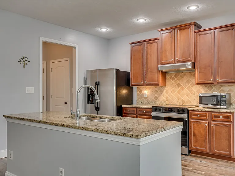 805 Erika Ln — Photo 32
