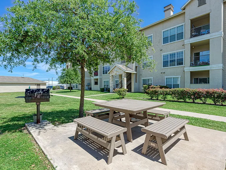 Riverhorse Ranch Apartments II — Photo 2