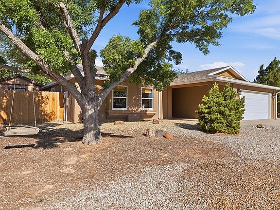 3rd image of 2505 Twin Buttes Dr NE