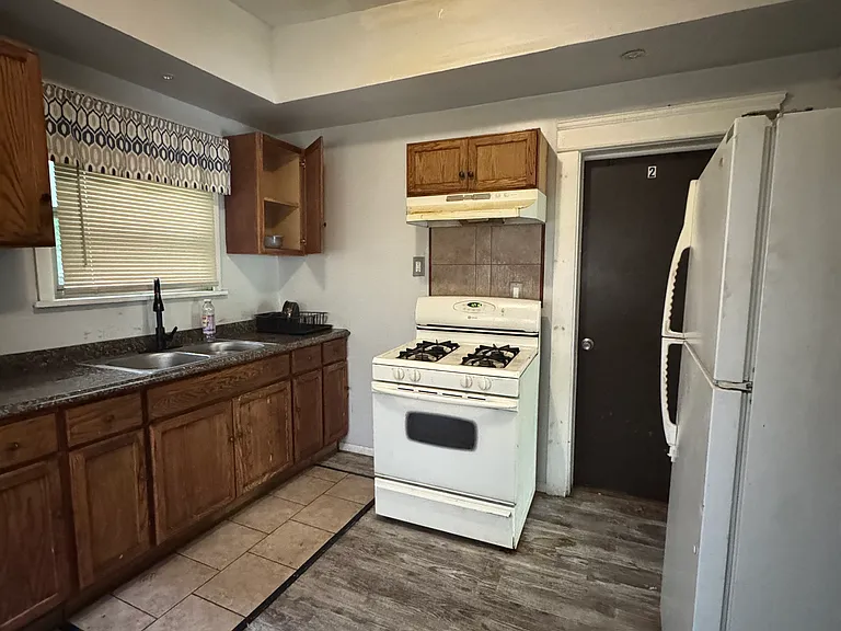 11918 Phillips Ave — Photo 5