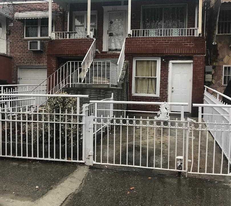 1st image of 925 E 227th St